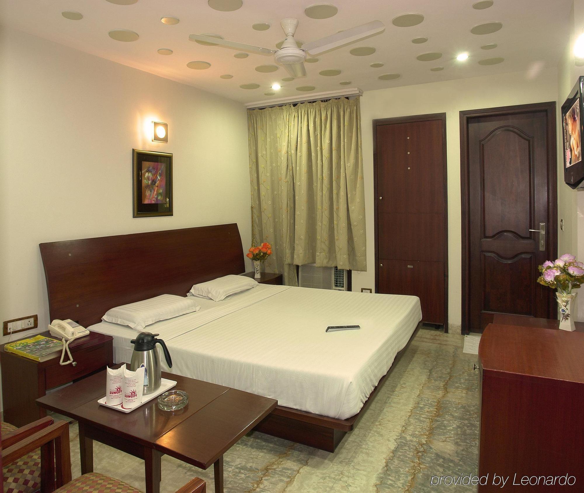 Hotel Suncity Delhi  Room photo