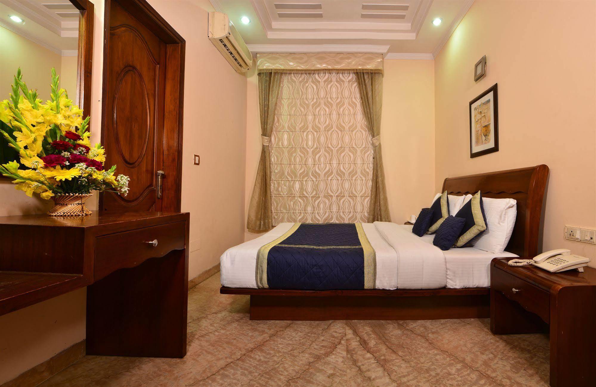Hotel Suncity Delhi  Exterior photo